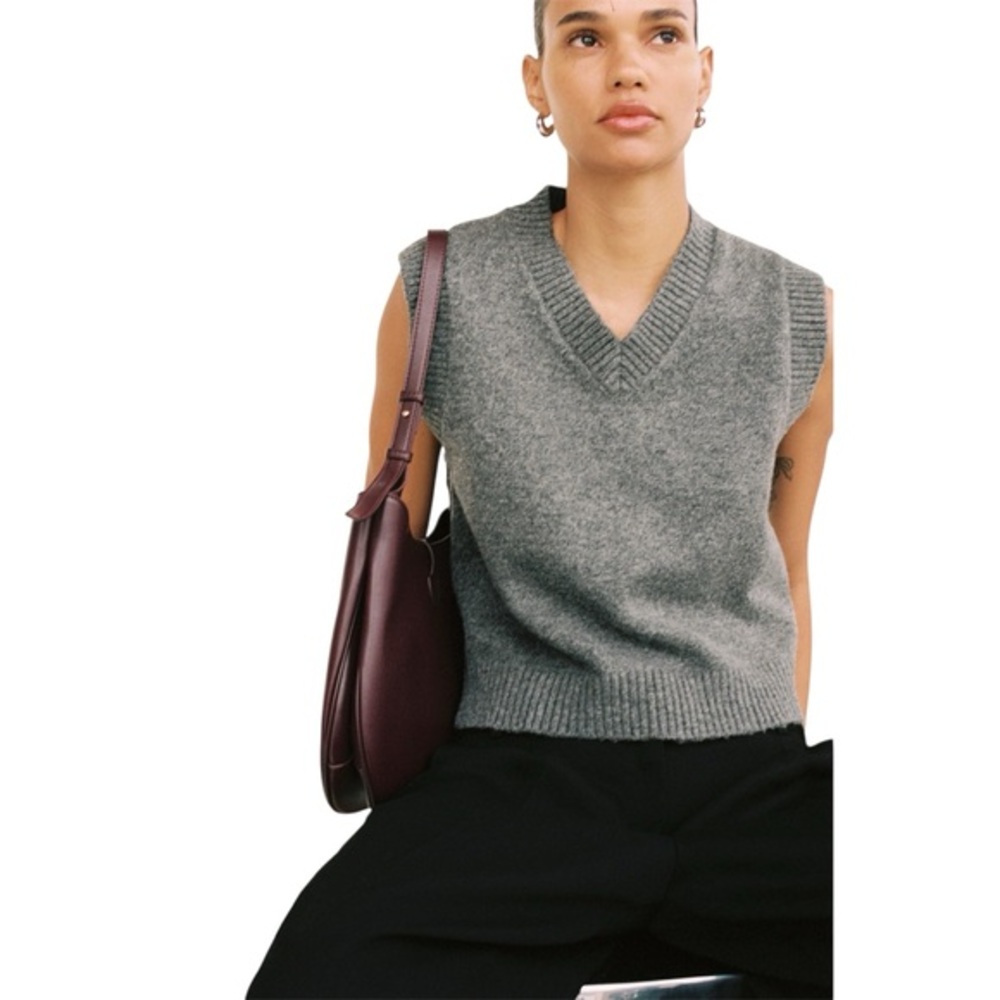 Zara Plain Knit Sleeveless V-neck Sweater Vest in Mid-Gray